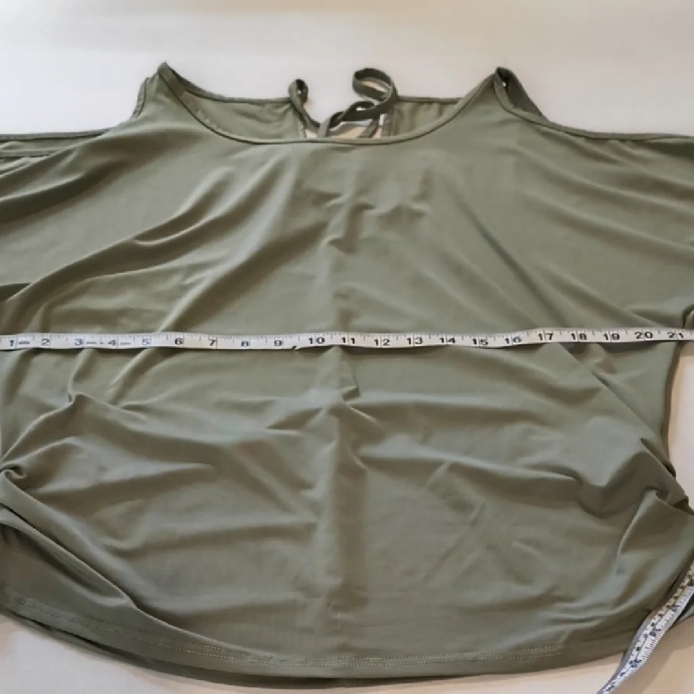 Miselon Women's Green Cold Shoulder Top , Size XL
